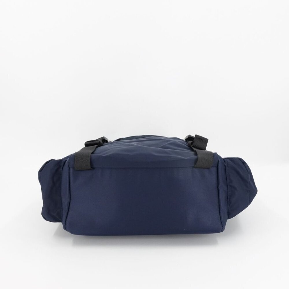 Lululemon Wunderlust Backpack 14L Navy Blue - Picture 7 of 16